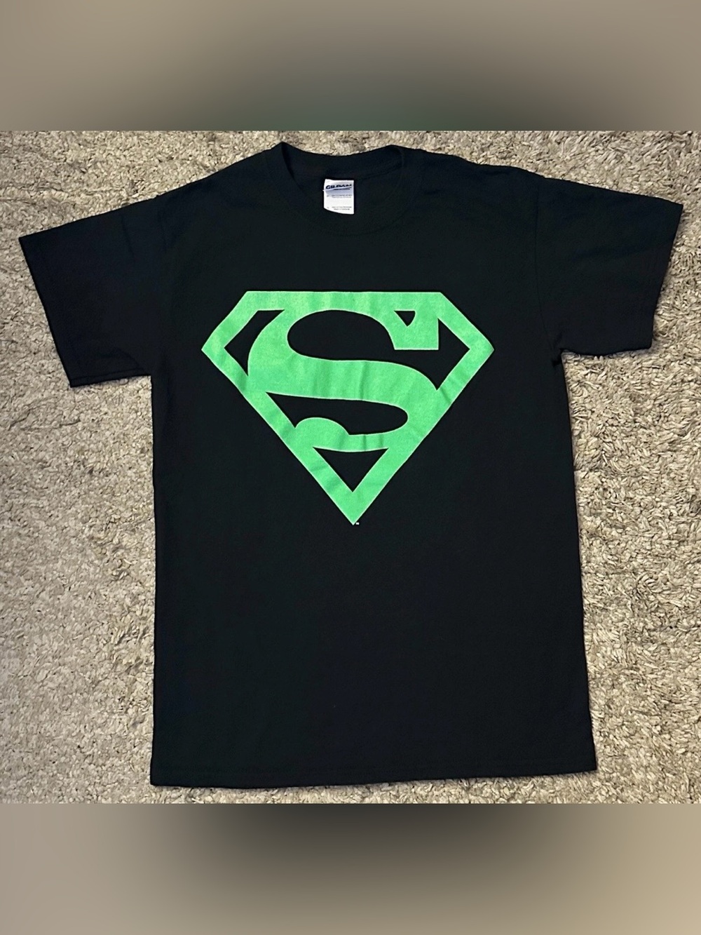 Gildan Heavy Cotton Men’s S Black Crew Neck Superman Graphic Short Sleeve TShirt